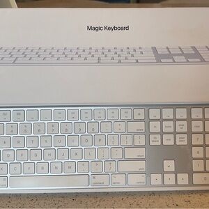 Apple Magic Keyboard - Silver and White